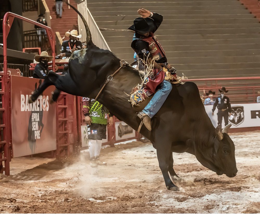 Imagem JPG, Live: Montarias em touros começam nesta quinta, 26, com campeonato da PBR, em Barretos