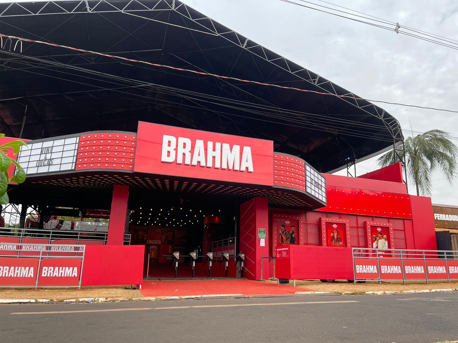 Imagem JPG, DJ Math, Vini e Lucas e Os Parazim agitam o Rancho Brahma neste sábado