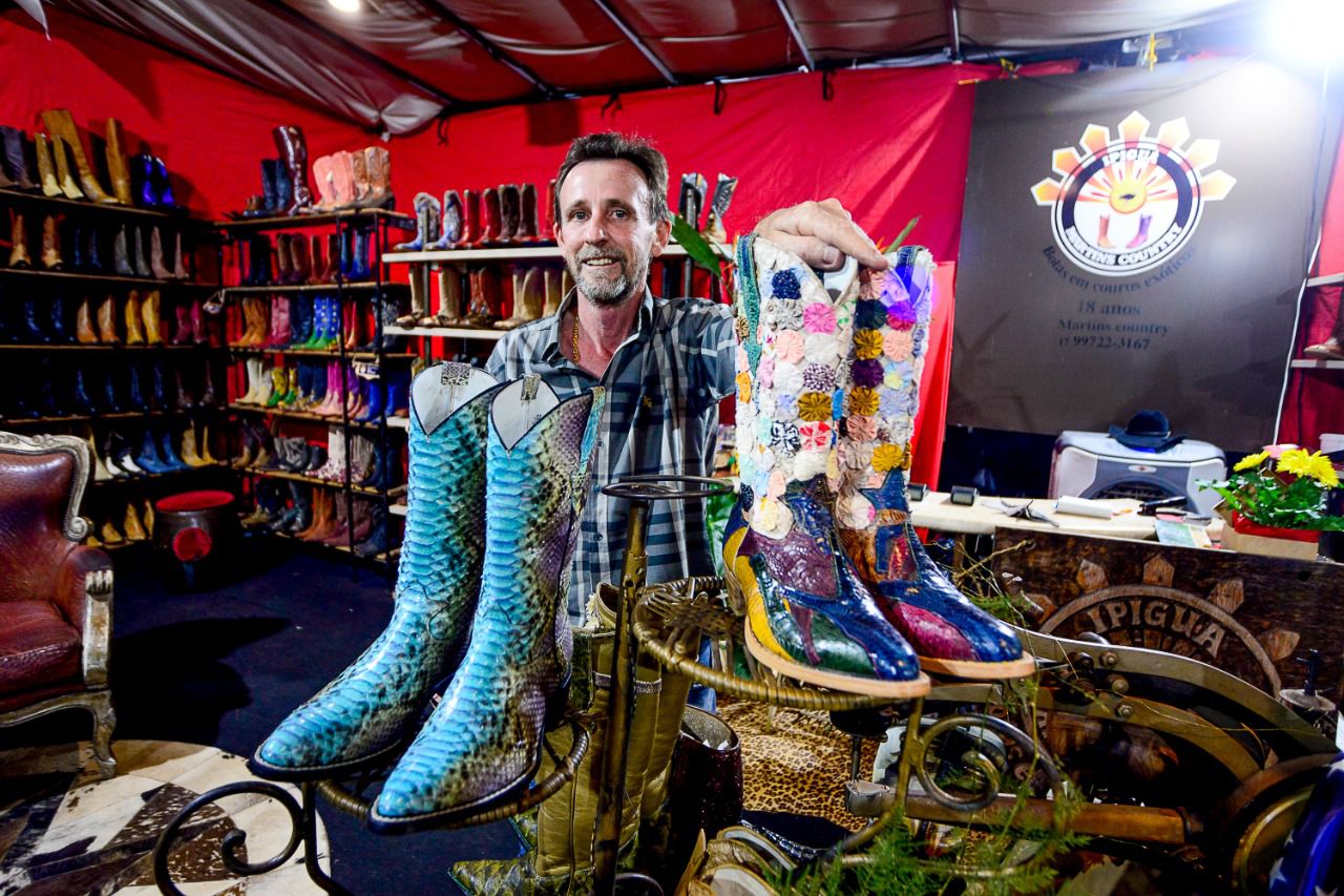 Imagem JPG, Empresário lança três modelos de botas exóticas e sofisticadas na Festa do Peão 2022