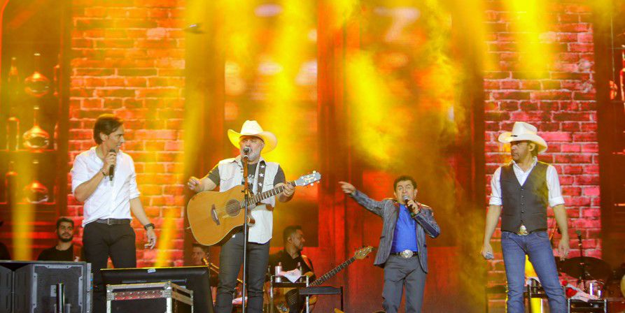 Imagem JPG, Rionegro & Solimões e Guilherme & Santiago surpreendem com show único no ‘Barretão’