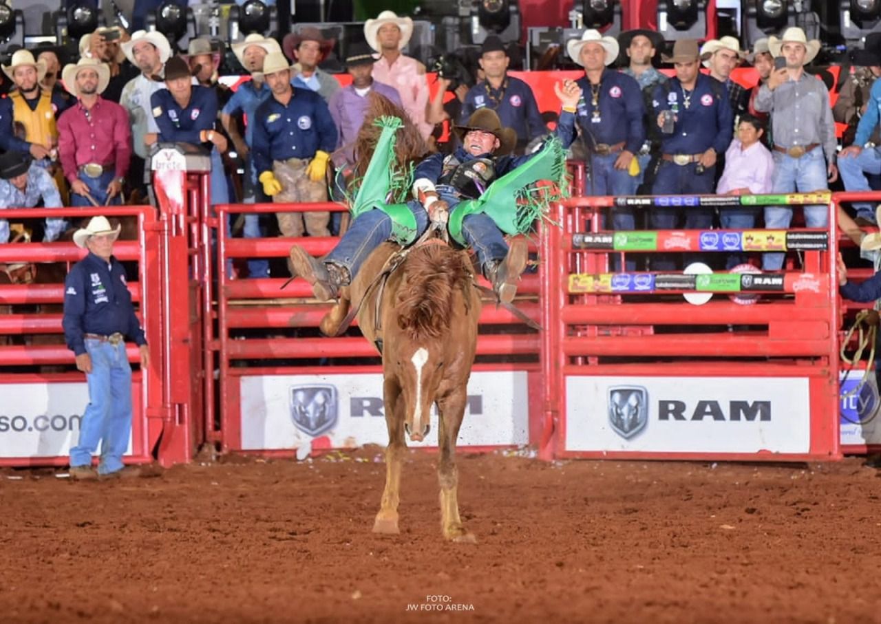 Imagem JPG, Matogrossense Luís Américo leva melhor nota na estreia Bareback