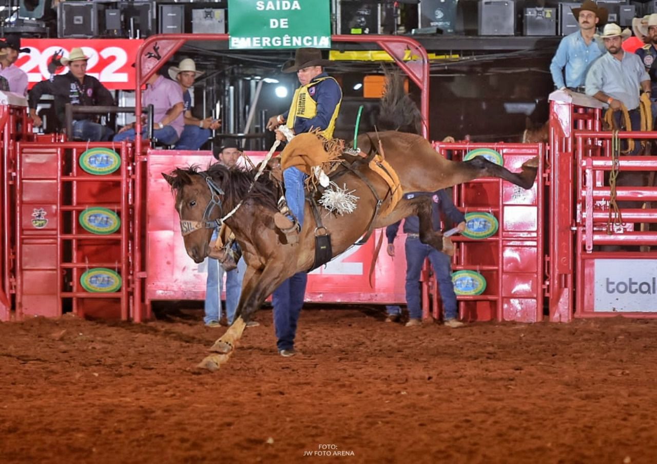 Imagem JPG, Baldissera foi único competidor a pontuar nas montarias da Sela Americana