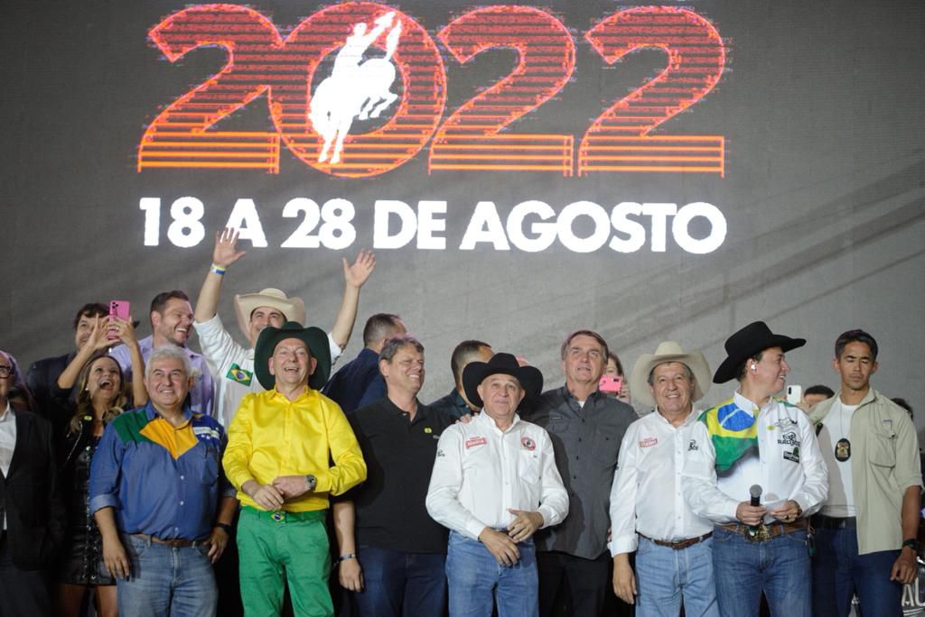 Imagem JPG, Jair Bolsonaro visita Festa do Peão de Barretos e repete cavalgada na arena