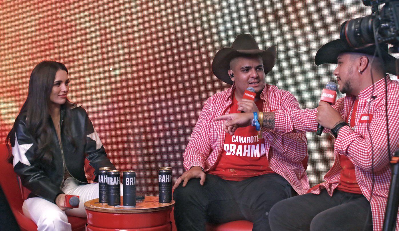 Imagem JPG, Festa do Peão de Barretos: Igão e Mitico do podcast Podpah apresentaram programa direto do Camarote Brahma