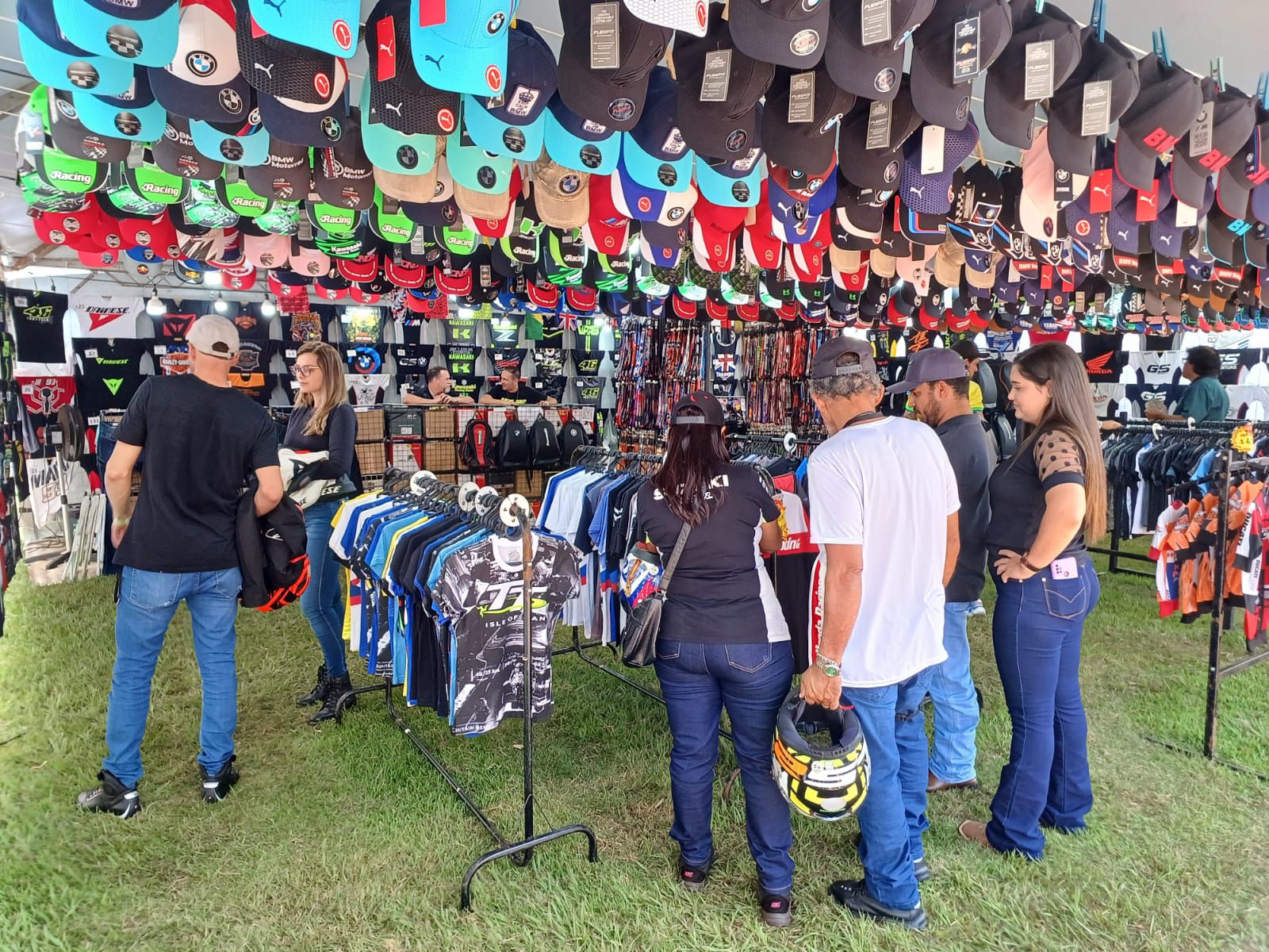 Imagem JPG, Empresas comemoram exposição das marcas e negócios dentro do evento