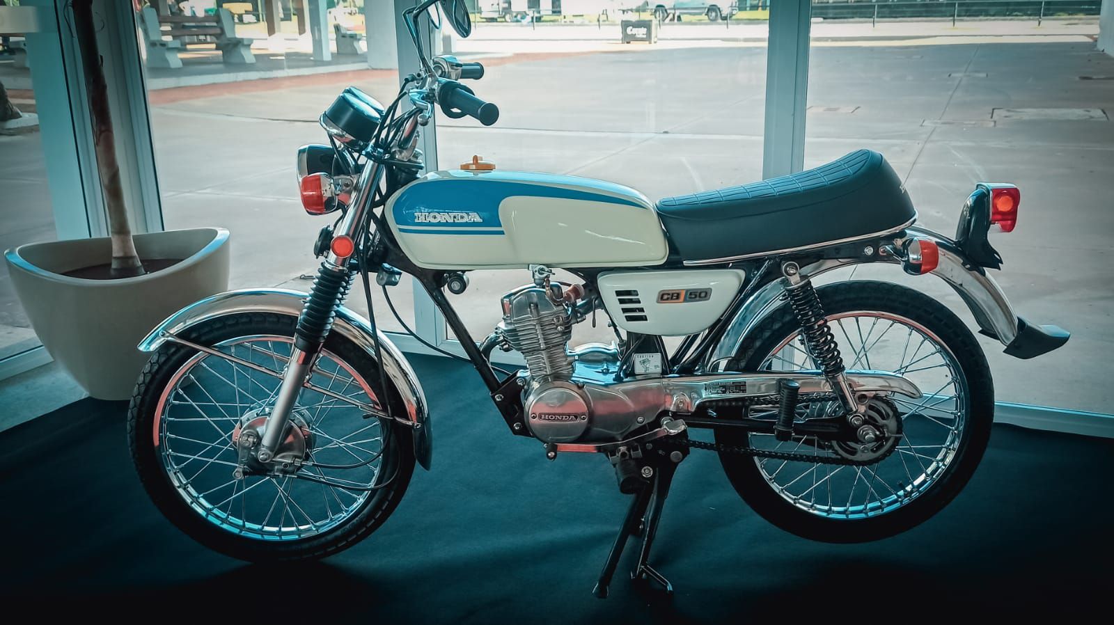 Imagem JPG, Exposição de motos antigas atrai olhares de amantes e colecionadores