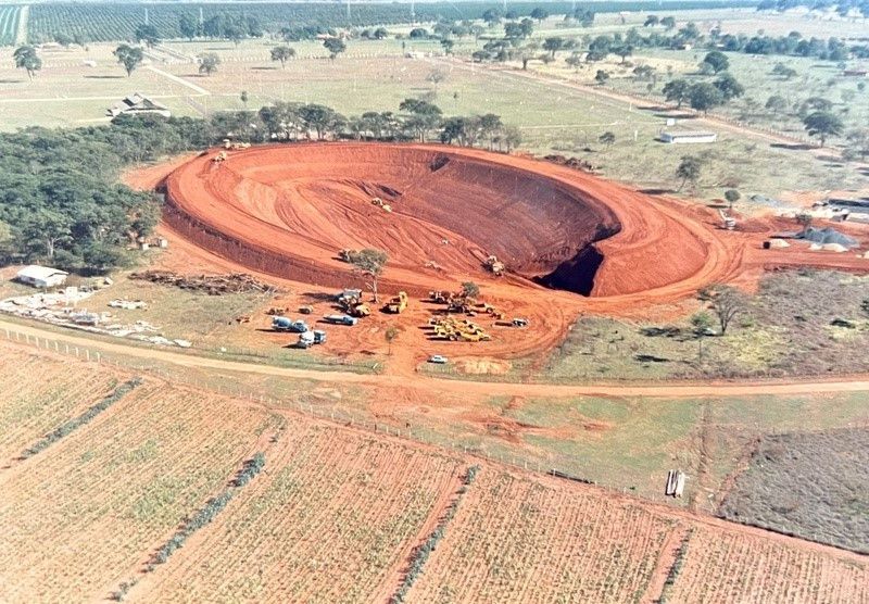 Construção do Estádio de Rodeios, projeto do arquiteto Oscar Niemeyer  (Divulgação)