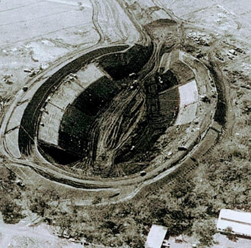 Construção do Estádio de Rodeios, projeto do arquiteto Oscar Niemeyer  (Divulgação)