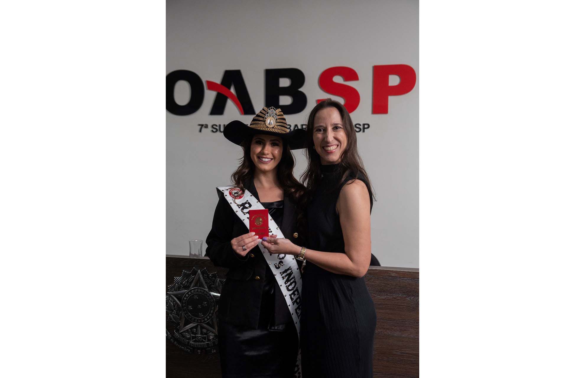 Imagem JPG, Rainha da Festa do Peão de Barretos recebeu carteira de advogada inscrita na OAB e sonha em ser juíza