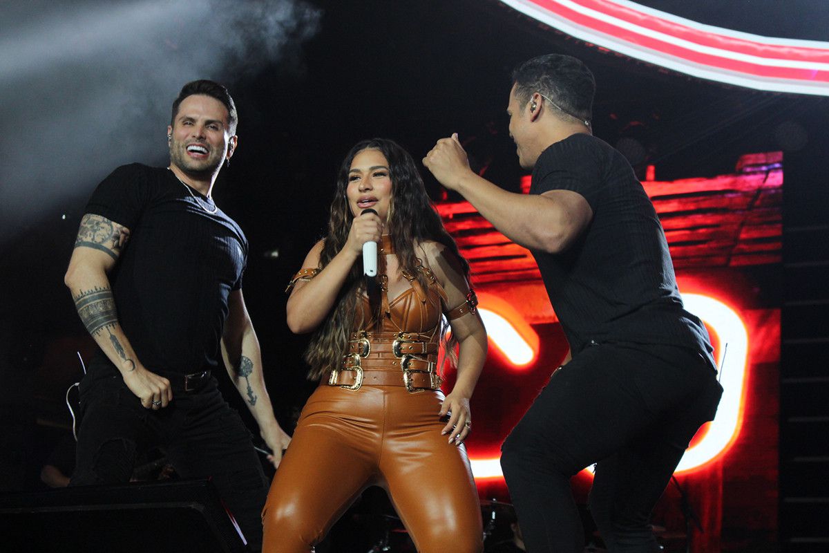 Simone Mendes foi a segunda a se apresentar no Palco da Arena (Maisa Moura)