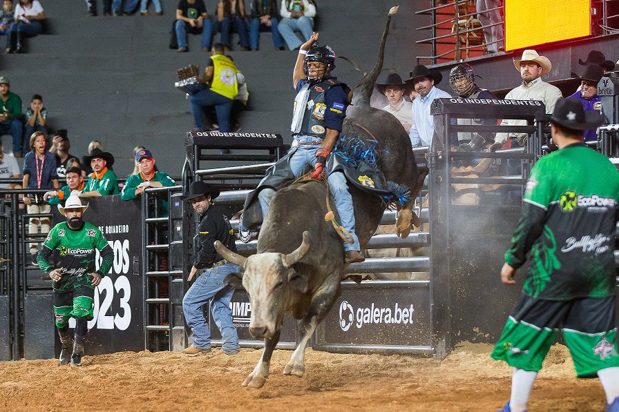 Imagem JPG, Mineiro Luiz Américo é campeão da noite da final nacional da PBR