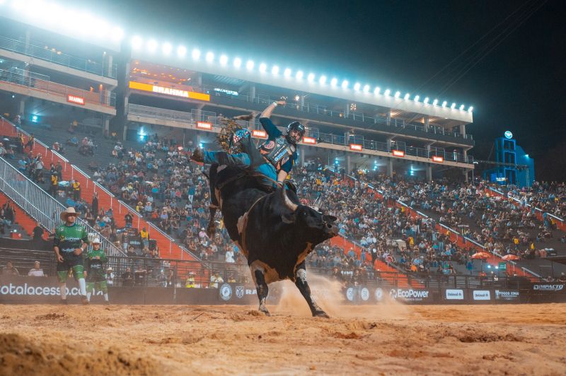 Imagem JPG, Domingo da Festa do Peão tem final da PBR Brazil, shows musicais e concurso da Queima do Alho