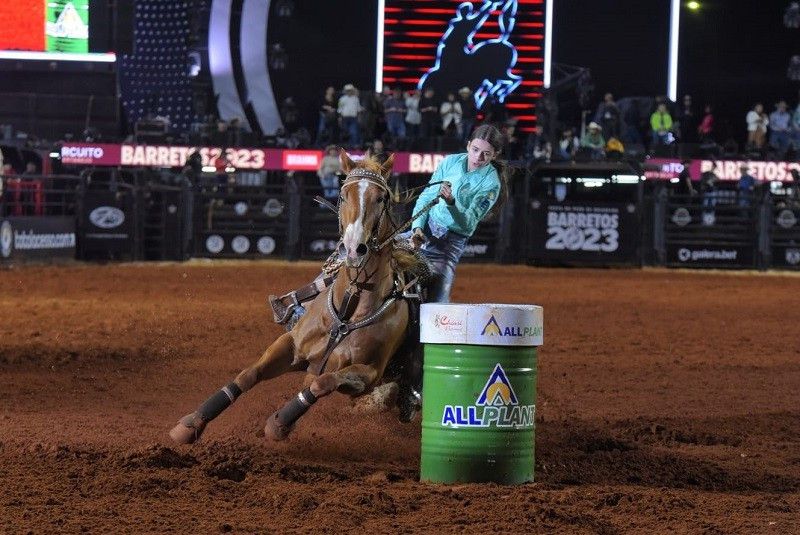 A bicampeã de Barretos, Manuela Veroneze Bortoleto, 15 anos, de Tabapuã/SP, venceu a noite dos Três Tambores Feminino (André Monteiro)