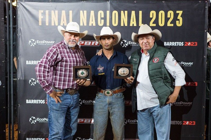 Paranaense, Eric Henrique Domingos, 24 anos, é campeão da etapa Barretos da PBR (Alberto Gonzaga)