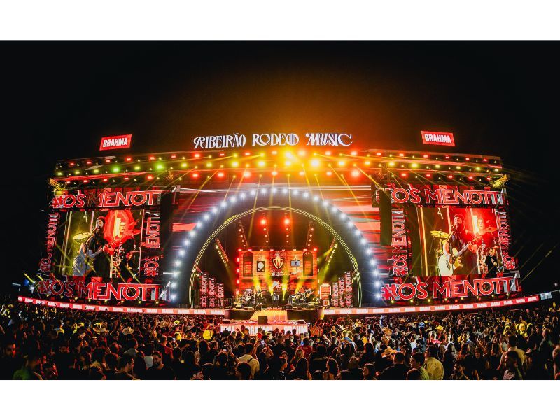 A dupla César Menotti & Fabiano foi uma das atrações na noite de ontem no palco do Ribeirão Rodeo Music (RRM)