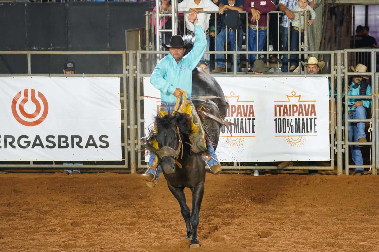 Imagem JPG, Última noite do 4º Rodeio Pela Vida premia campeões e bate recorde de público