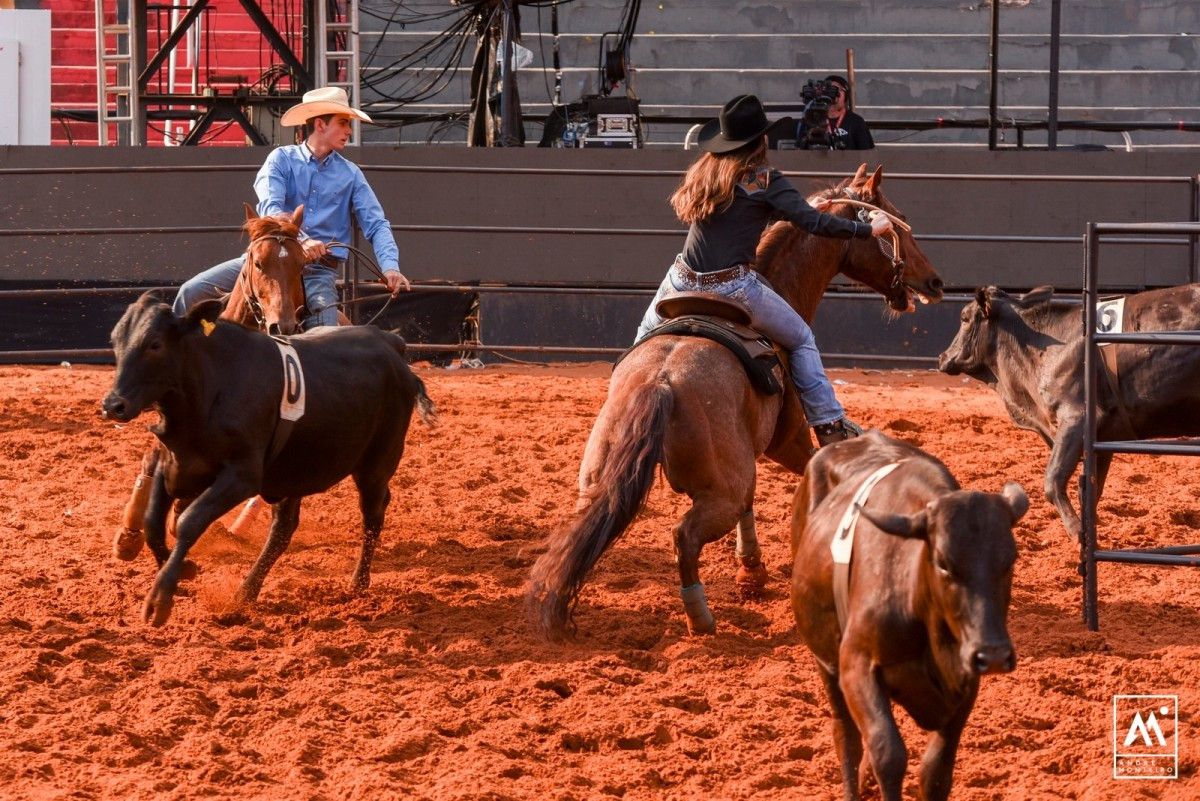 Na categoria Amador, o título do Ranch Sorting ficou com Yasmin Furlan Matteo e Eros Furlan Matteo, ambos de Rio Claro/SP (André Monteiro)