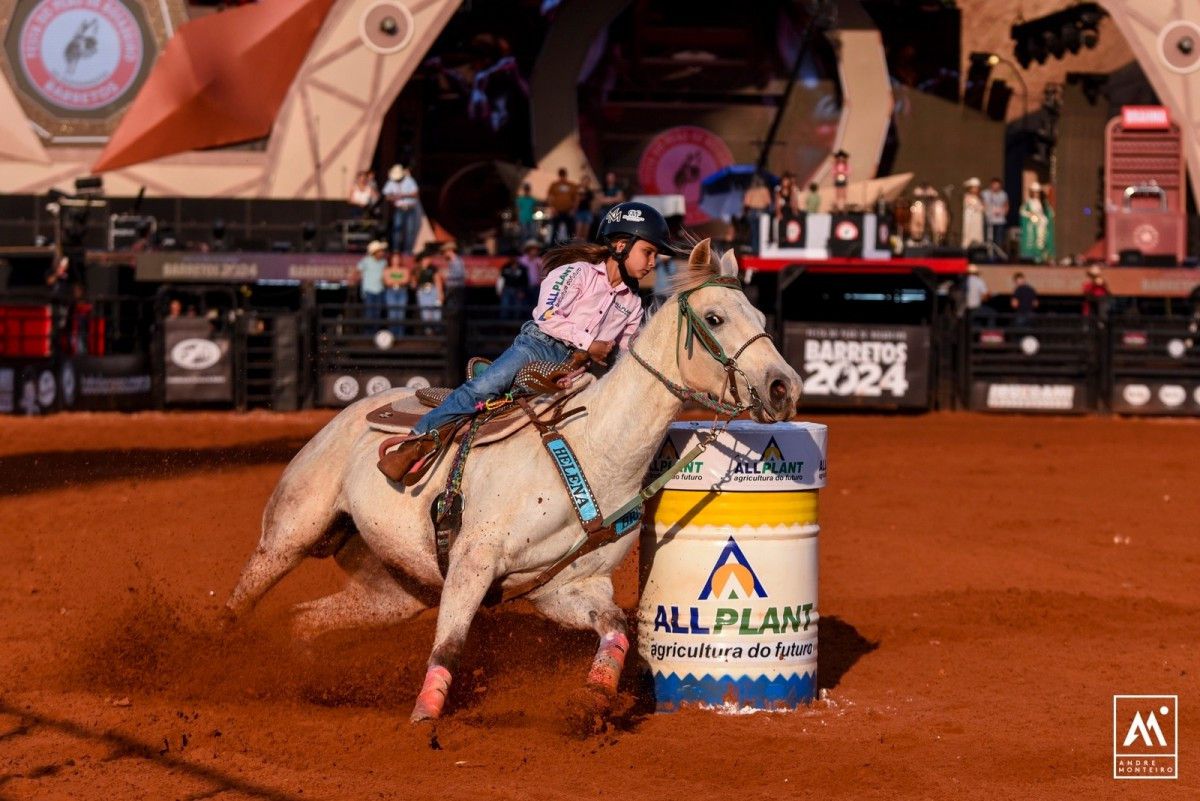 A barretense Helena Junqueira Franco, 8 anos, foi a campeã da categoria Mirim de Três Tambores (André Monteiro)