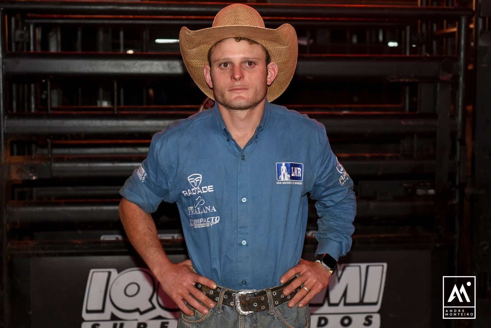 Imagem JPG, Paranaense Alexsandro Diniz é o melhor da noite na abertura das finais da Liga Nacional de Rodeio