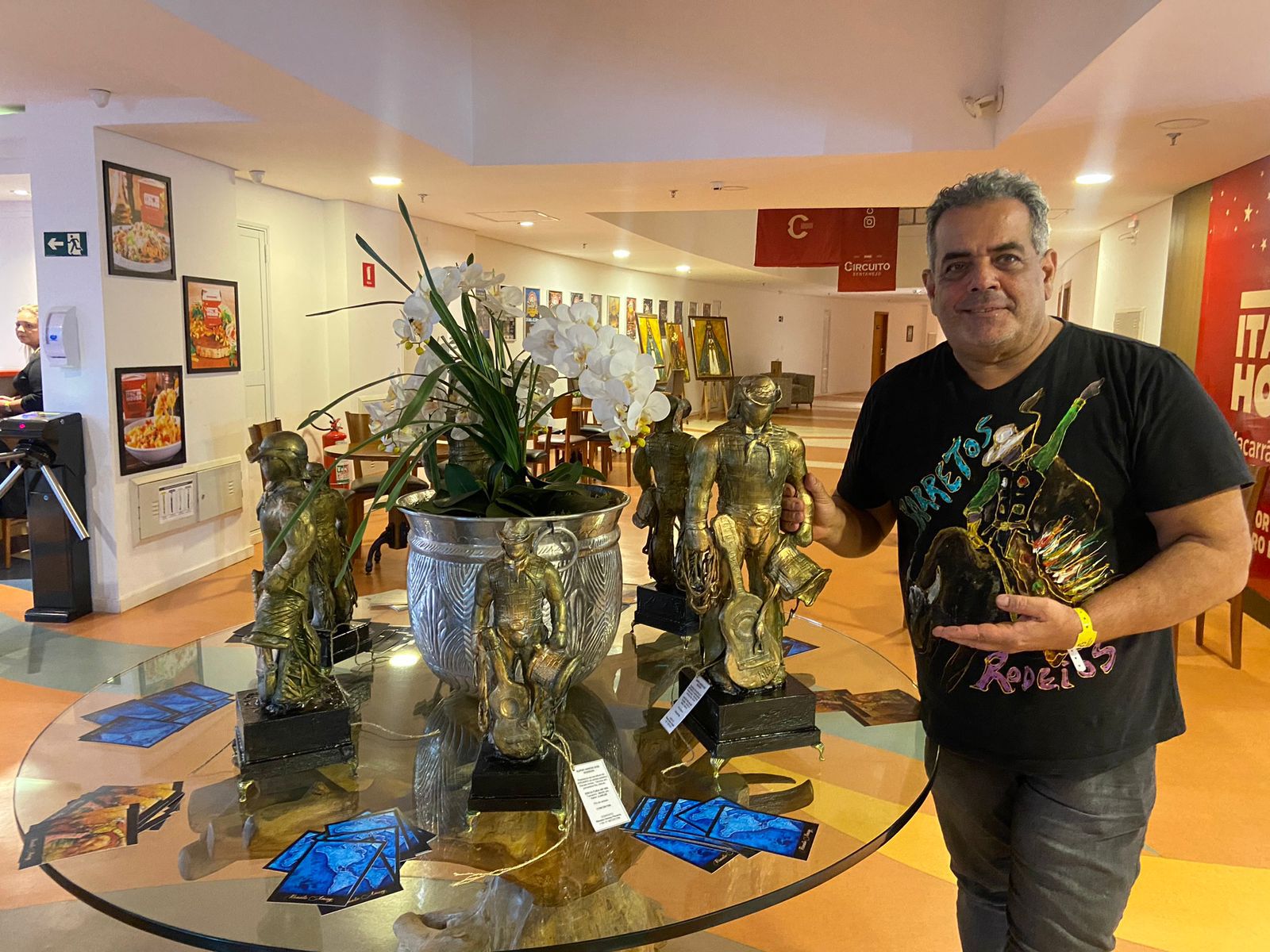 Imagem JPG, Heróis do Rodeio “invadem” Barretos Park Hotel