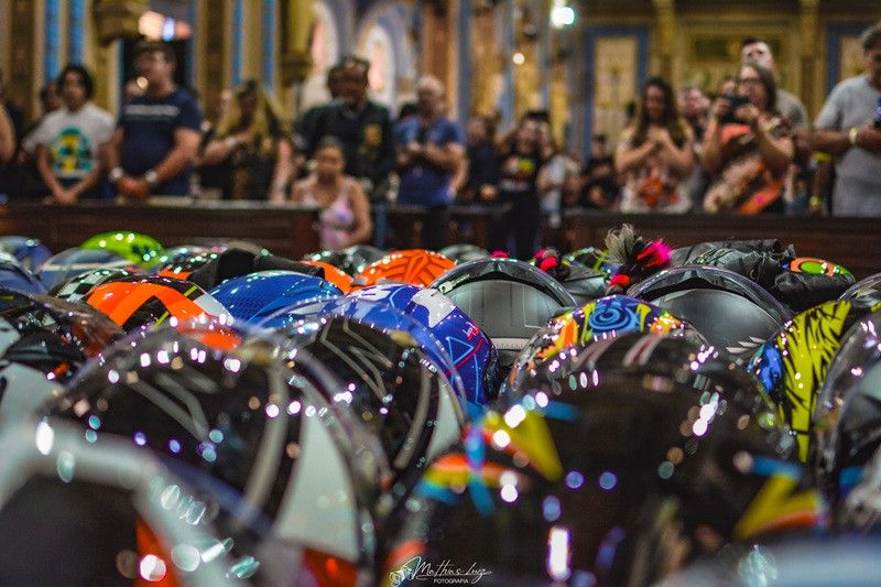 Bênção de capacetes, coletes, luvas e chaves (Mathias Losonczi)