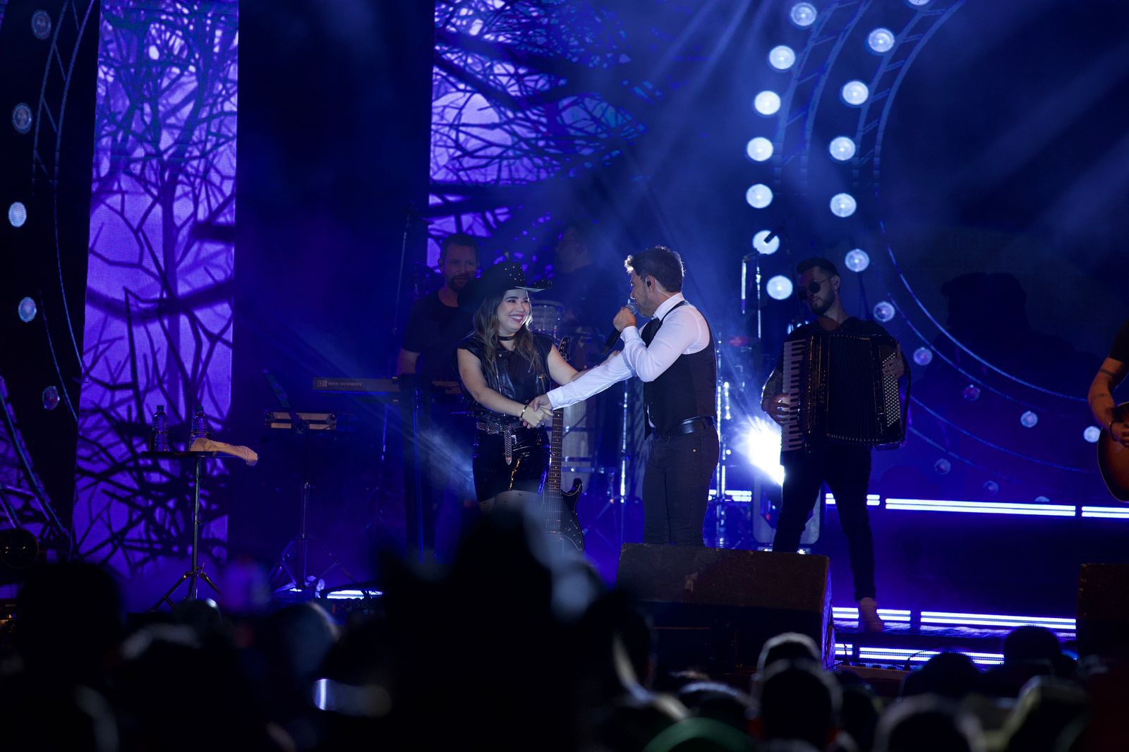 Imagem JPG, Luana Magalhães brilha ao lado de Zezé Di Camargo, em noite histórica, em Goiás