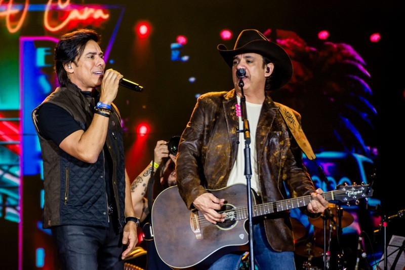 Guilherme & Santiago também animaram o público do palco Estádio (Thais Ministro)