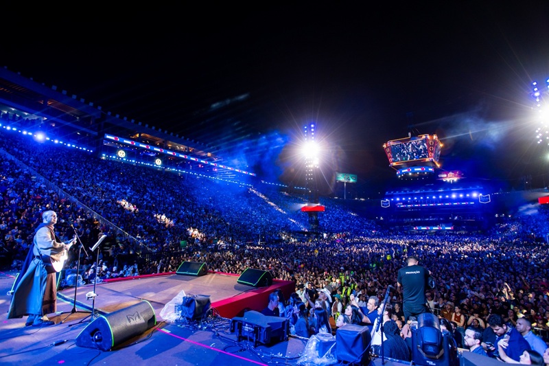 Imagem JPG, Frei Gilson transforma Festa do Peão de Barretos em atmosfera de fé e de adoração