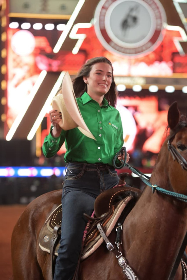 A competidora Clara Gonçalves Silva conquista título na Festa do Peão de Barretos (André Monteiro)