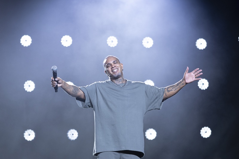 Imagem JPG, Fica Comigo: Rodriguinho apresenta nova versão no projeto Rodriguinho Acústico