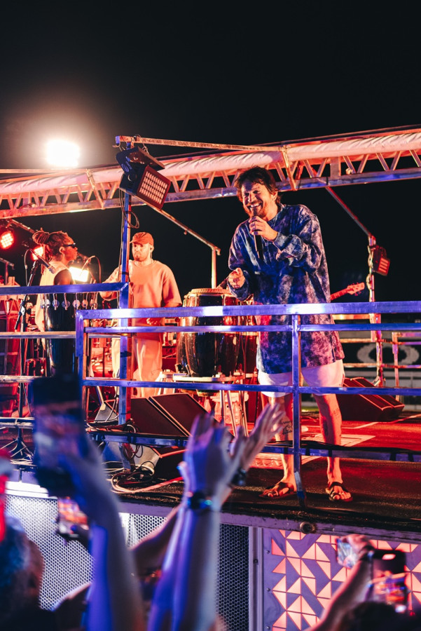 Saulo Fernandes animou o público com um setlist animado e cheio de positividade (Richard Orlandini Filmes)