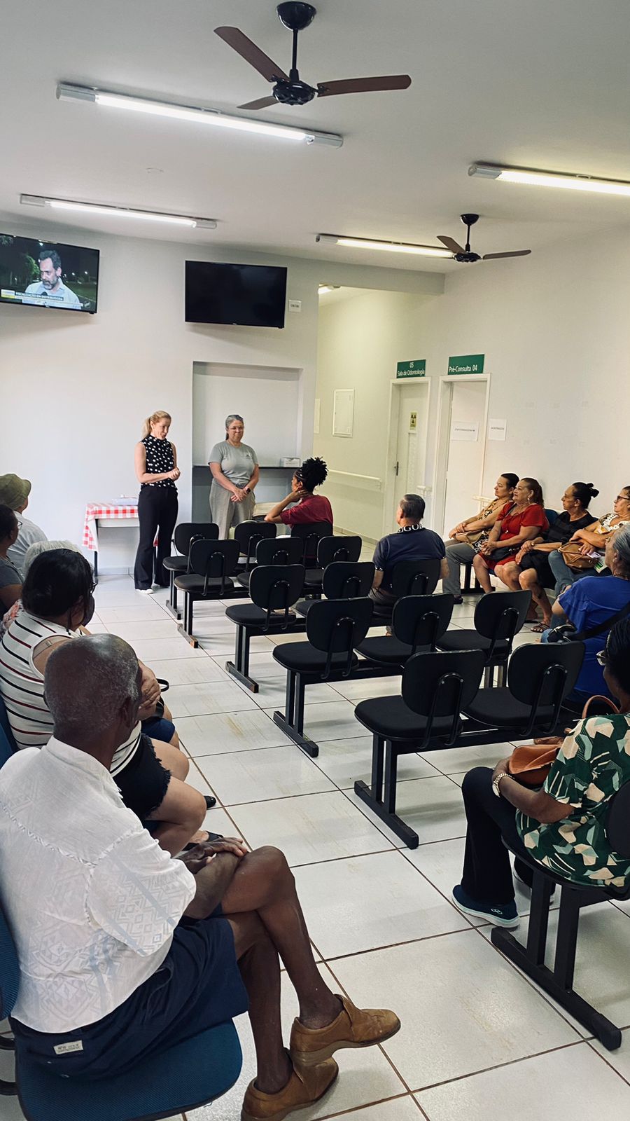 Imagem JPG, Equipe do Ambulatório de Saúde do Idoso realiza ação com orientações sobre prevenção de quedas e riscos em se automedicar