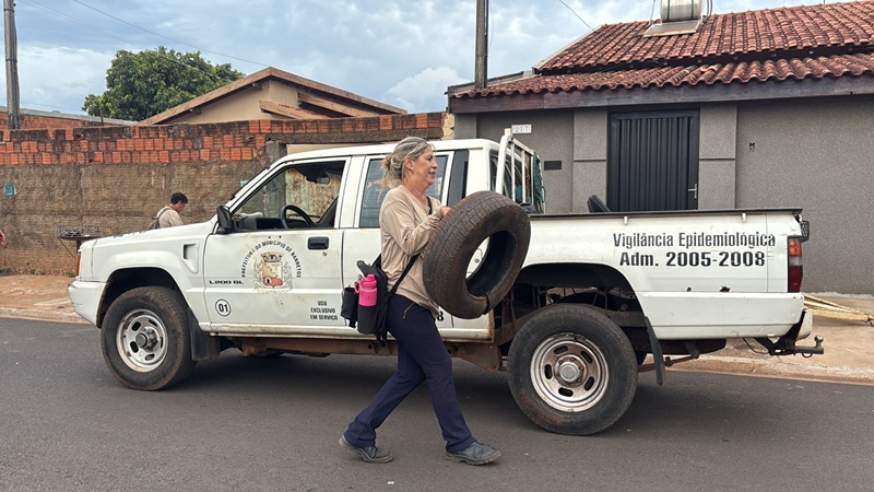 Imagem JPG, Dia D: Seis caminhões e três caminhonetes com materiais sem serventia são retirados de residências no Santa Cecília