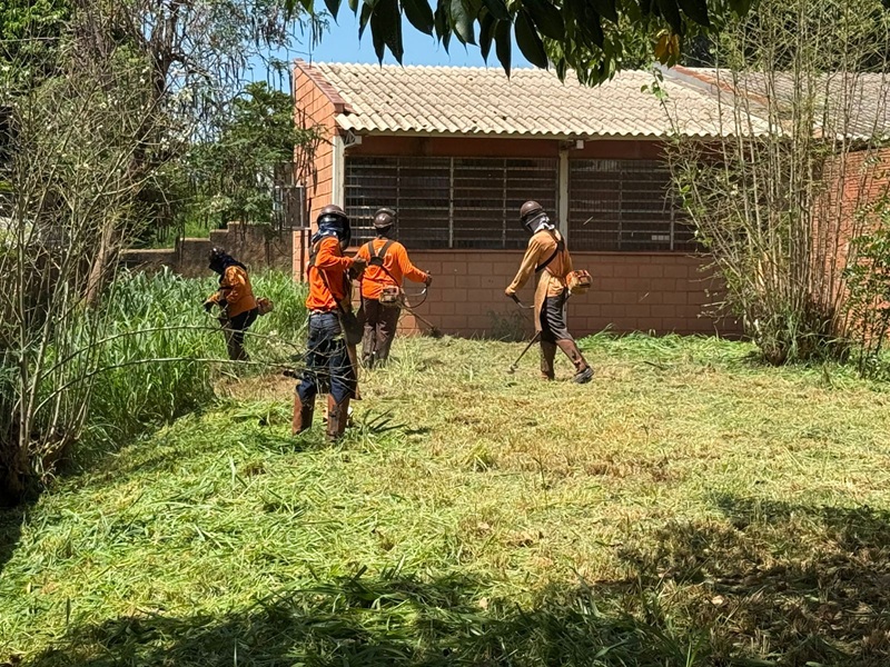 Imagem JPG, Zeladoria realiza serviços de limpeza e roçagem em 32 unidades escolares