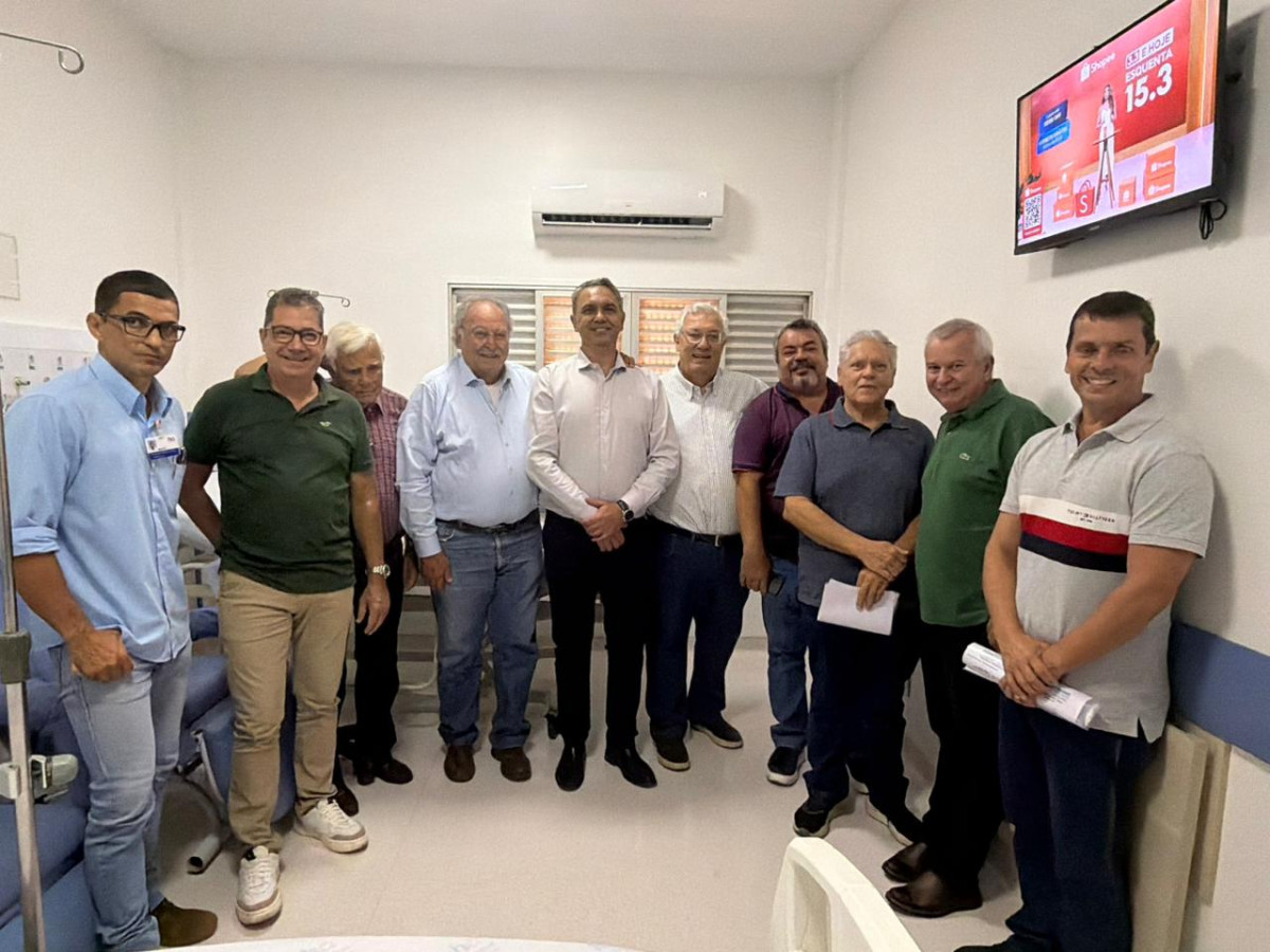 Os Independentes e diretores da Santa Casa de Misericórdia de Barretos durante a entrega de dois apartamentos reformados com recursos do Ingresso Solidário da 70ª Festa do Peão (Diego Rodrigues)