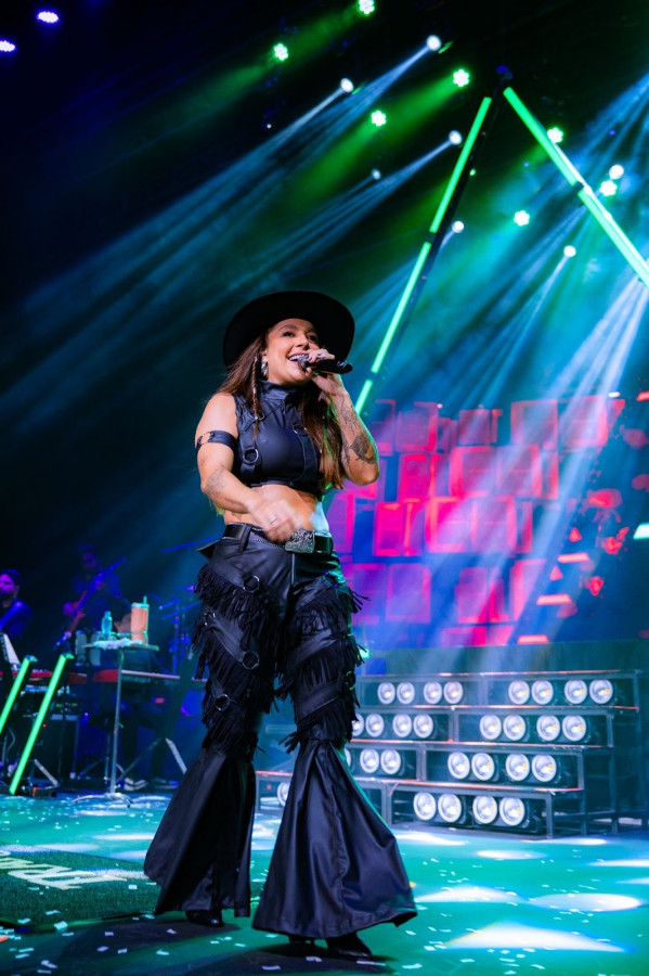 Lauana Prado  (Eduardo Carvalho)