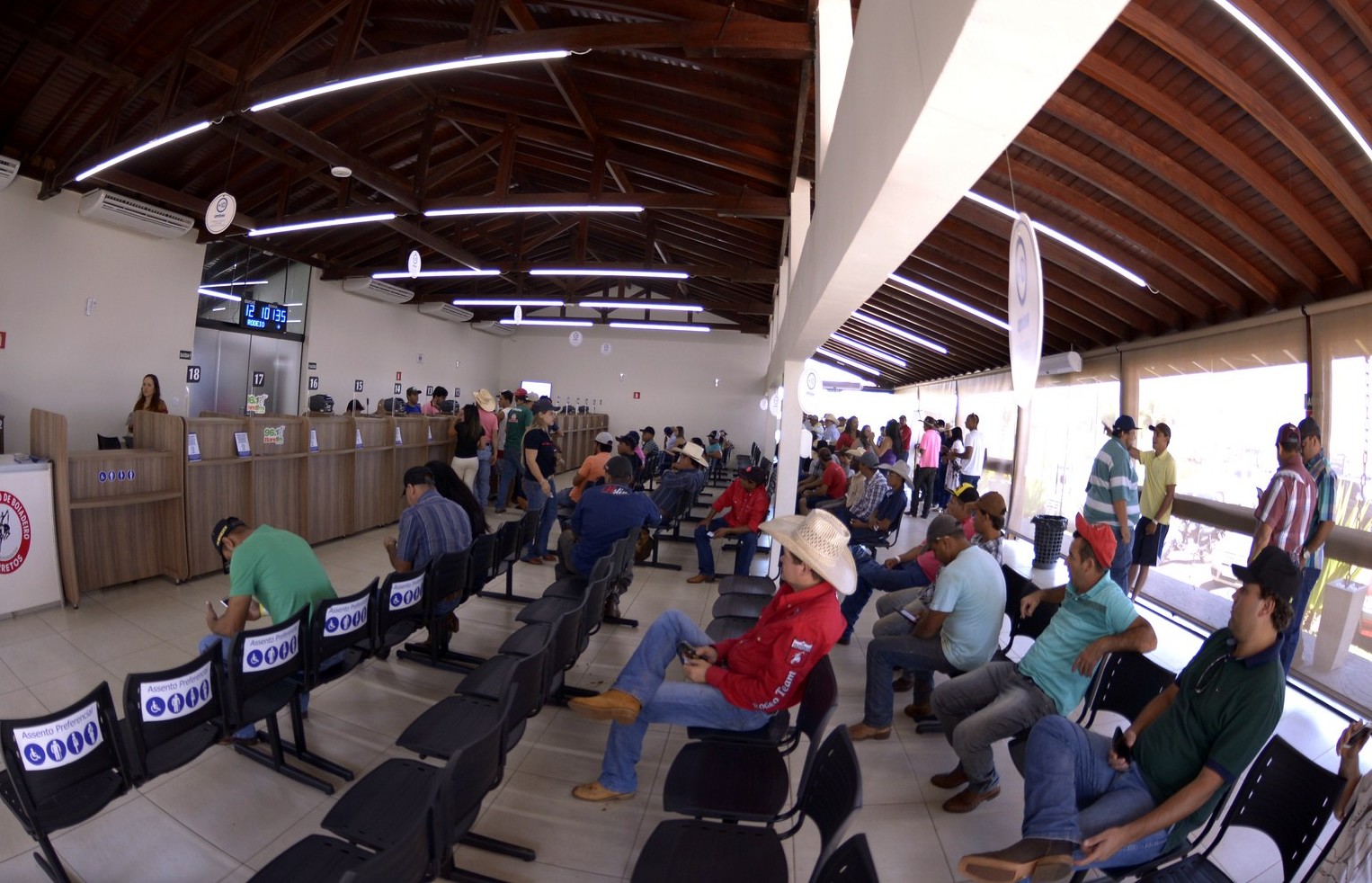 Passaportes para barretenses estão à venda no setor de credenciamento do Parque do Peão