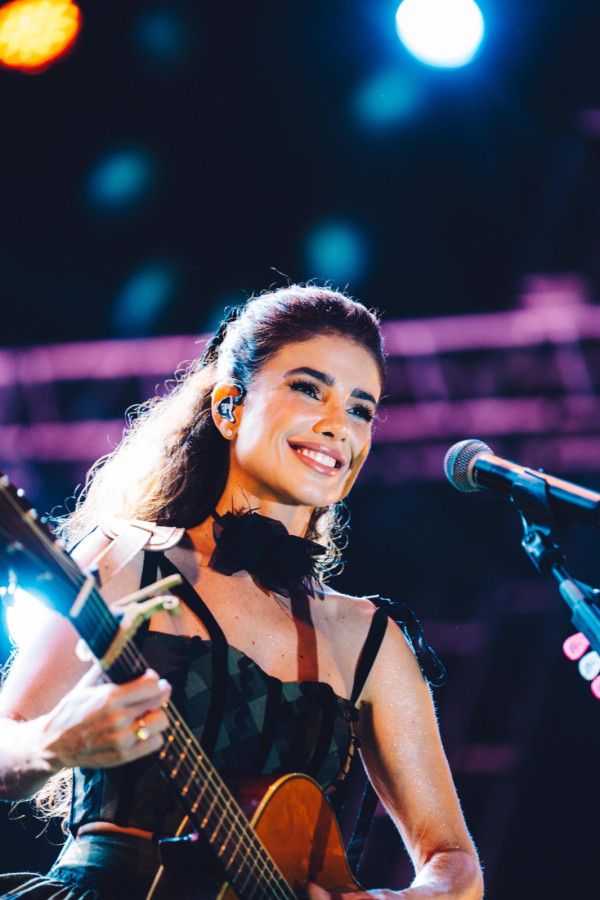 Paula Fernandes se apresenta no Palco Amanhecer com repertório que combina sertanejo e influências da música country.O palco ainda recebe Eduardo Costa, Maria Cecília & Rodolfo, Kaique & Felipe e Jiraya Uai até o sol raiar (Divulgação )