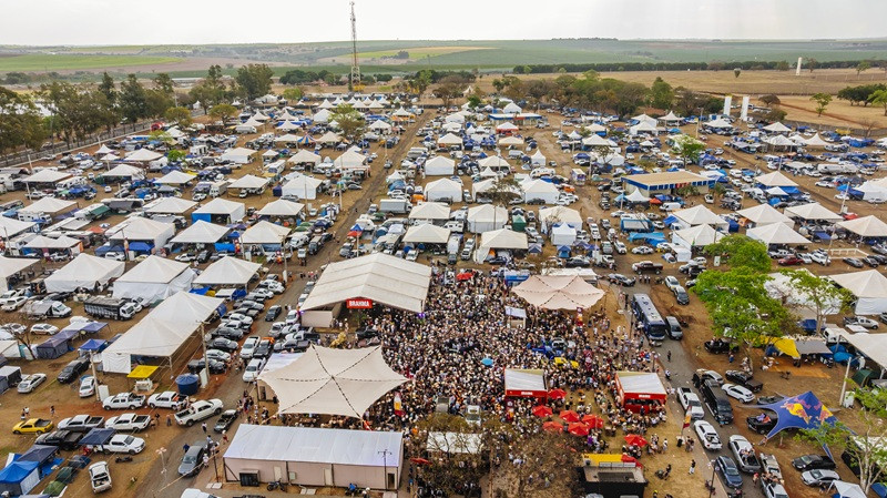 Com estrutura para até 20 mil pessoas por dia, o Camping Independentes oferece mais de 35 shows exclusivos, serviços de apoio e opções de hospedagem que vão do acampamento tradicional às novas acomodações da Reserva Barretos. (Alisson Demetrio)