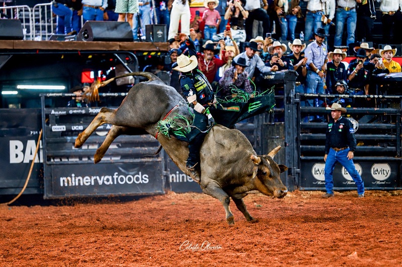 Imagem JPG, Campeão mundial conquista maior nota na abertura do Barretos International Rodeo