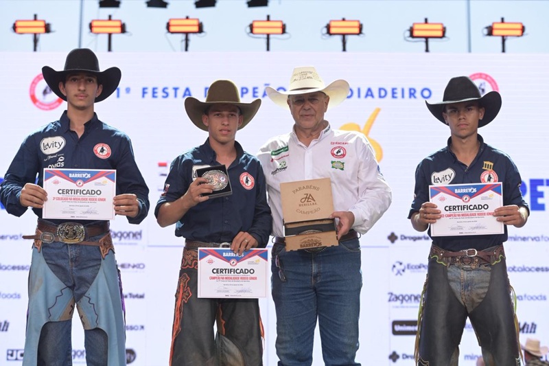 Lucas Henrique Chagas é o campeão do Rodeio Junior na 71ª Festa do Peão de Barretos